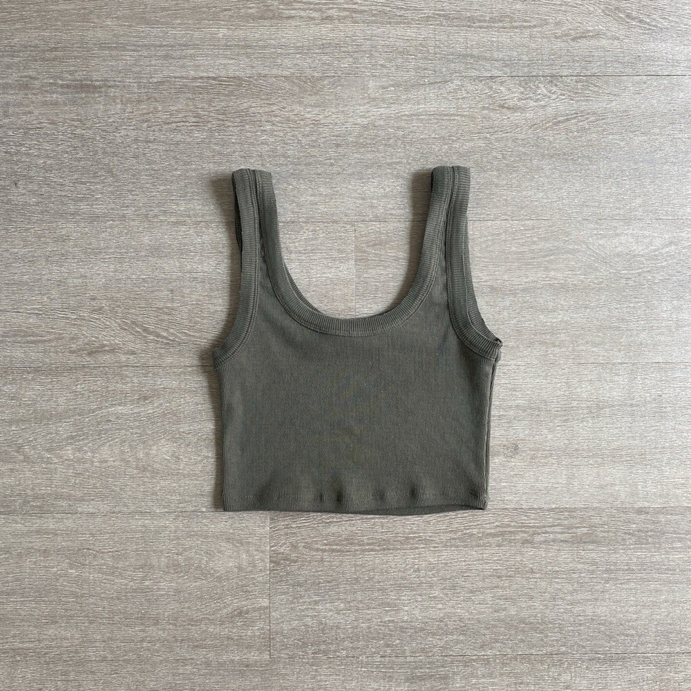 AKIRA Chicago Minimalist Cropped Ribbed Tank Top in Muted Olive Size Small 1350